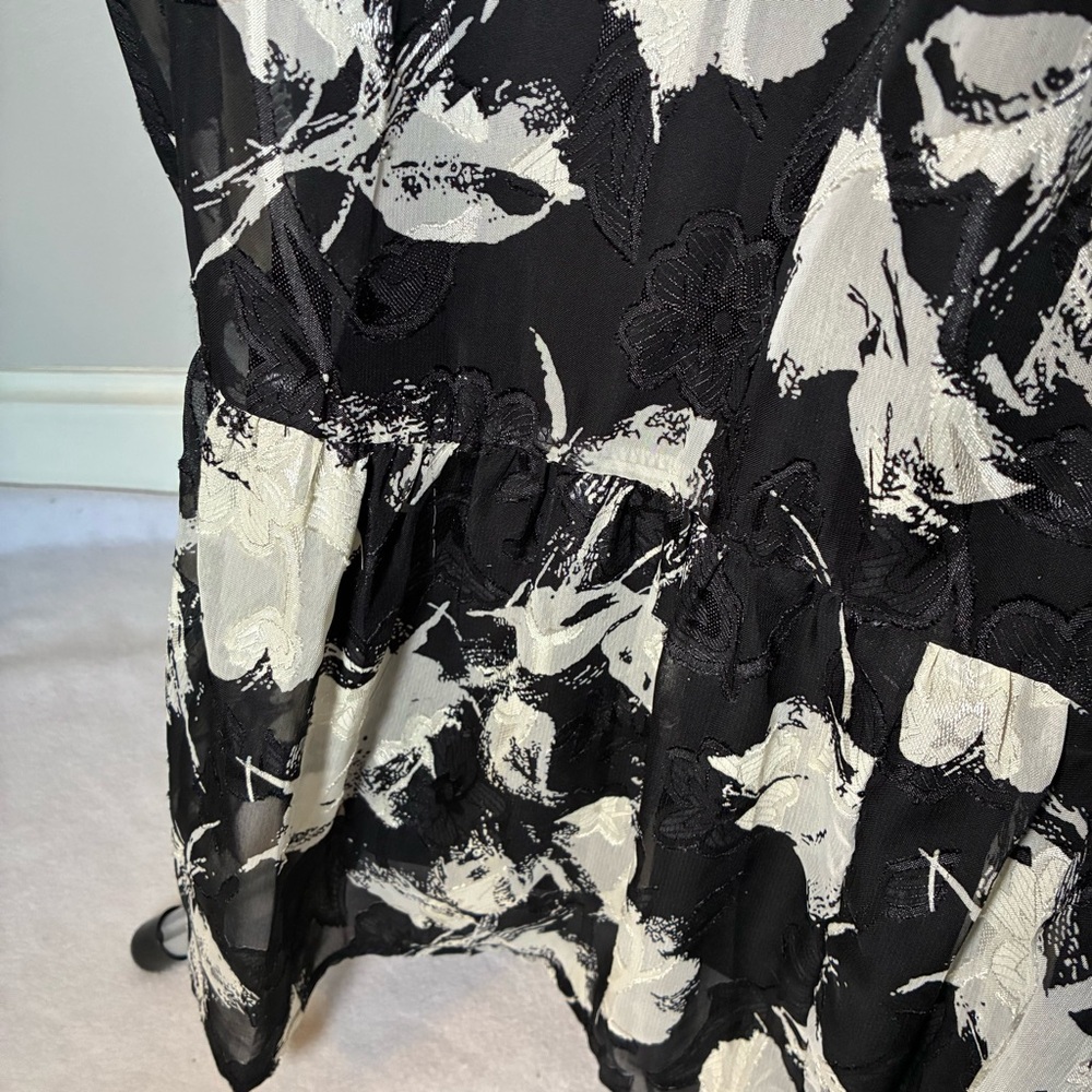 Entro Black & White Long Sleeve Dress - Picture 9 of 9